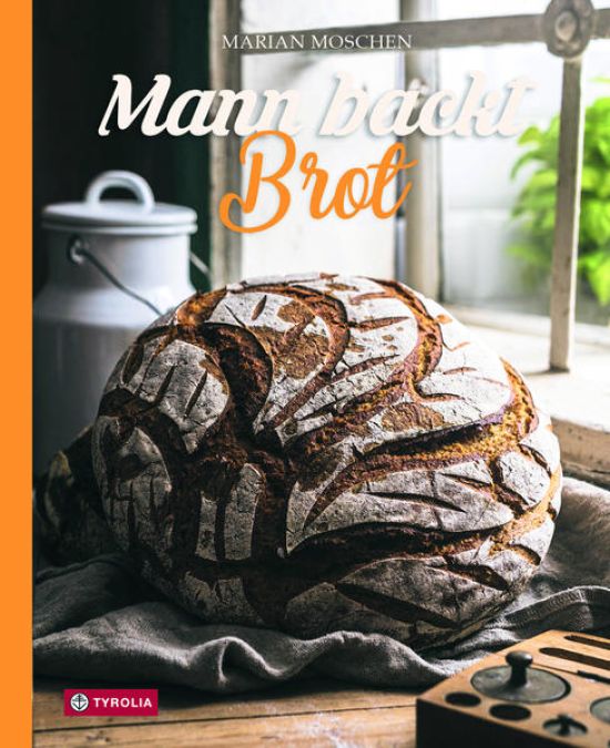 Mann backt Brot