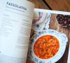 Ein Hoch auf das Leben das Kochbuch von Vicky Leandros Rezept fuer Bohnensuppe