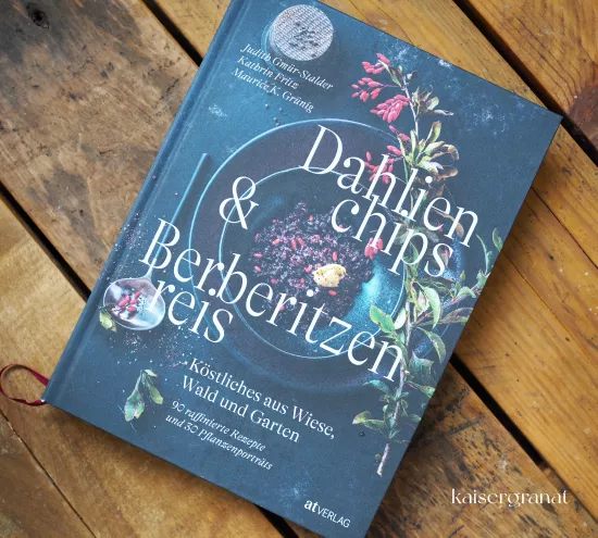 Das Kochbuch Dahlienchips&Berberitzenreis von Judith Gmür-Stalder, Kathrin Fritz und Maurice K. Grünig.JPG